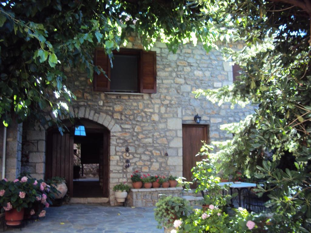 Guesthouse Karahalios Polydrosos Zewnętrze zdjęcie